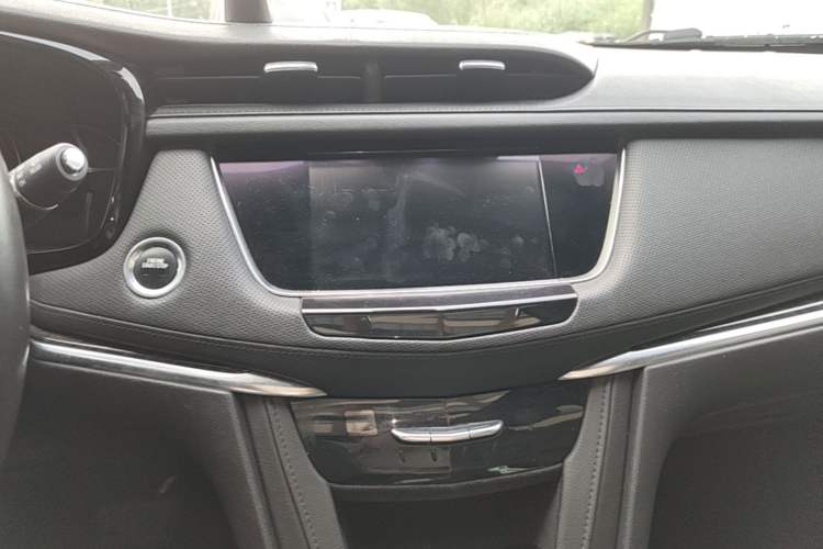 Used Cadillac XT5 2018 28E Four-Wheel Drive Tech Version Audio And AC Panel