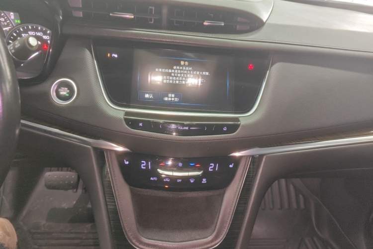Used Cadillac XT5 2018 28T Four-Wheel Drive Luxury Model Audio And AC Panel