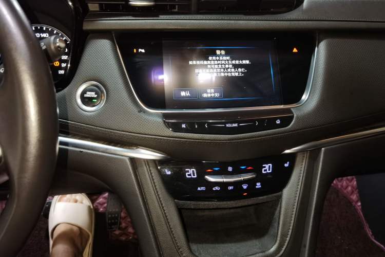Used Cadillac XT5 2018 28T Four-Wheel Drive Luxury Model Audio And AC Panel