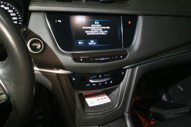 Used Cadillac XT5 2018 25T Luxury Model Audio And AC Panel