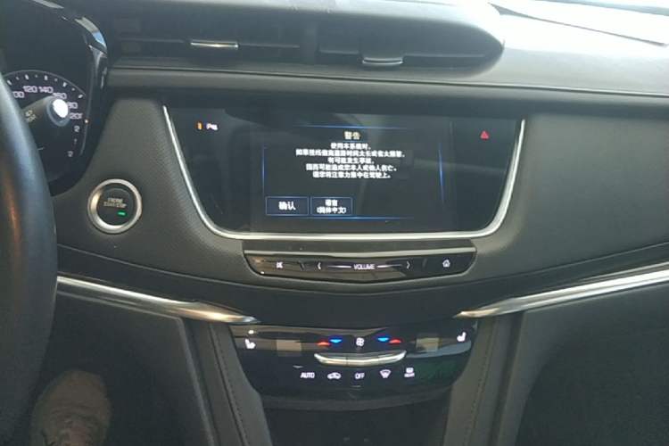 Used Cadillac XT5 2018 25T Luxury Model Audio And AC Panel