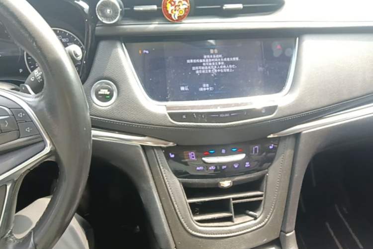 Used Cadillac XT5 2018 25T Luxury Model Audio And AC Panel