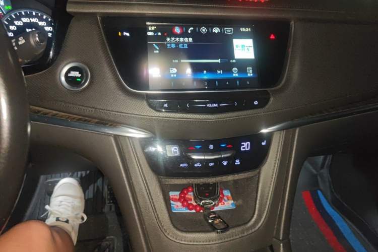 Used Cadillac XT5 2018 25T Luxury Model Audio And AC Panel
