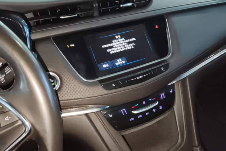 Used Cadillac XT5 2018 25T Luxury Model Audio And AC Panel