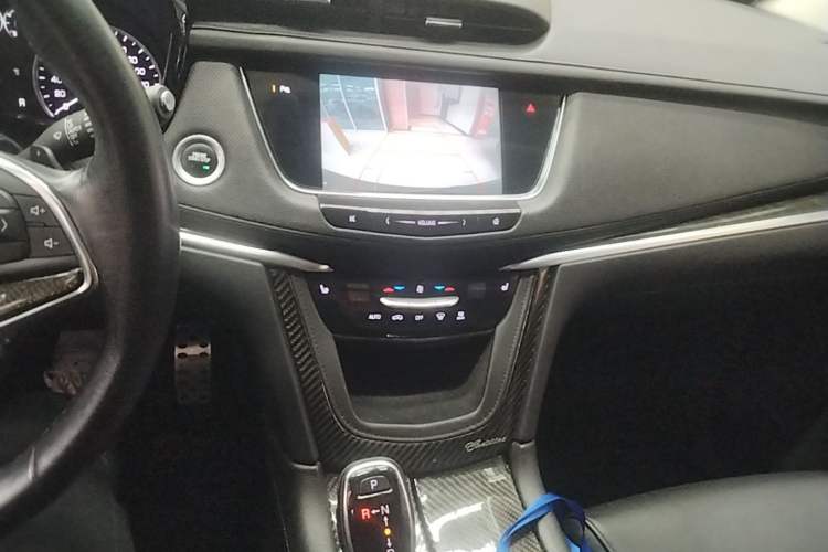 Used Cadillac XT5 2018 25T Luxury Model Audio And AC Panel