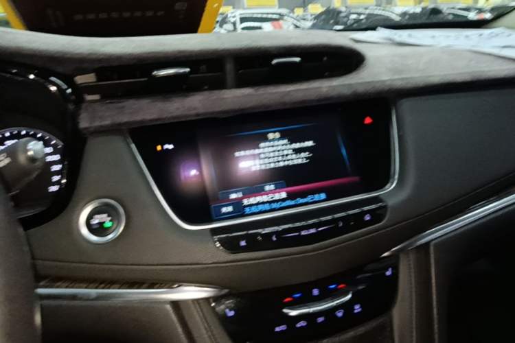 Used Cadillac XT5 2018 28T Four-Wheel Drive Luxury Model Audio And AC Panel