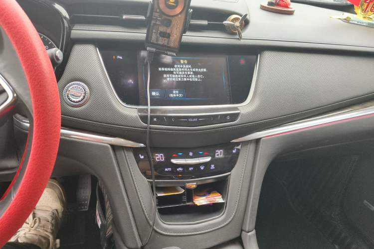 Used Cadillac XT5 2018 28T Four-Wheel Drive Luxury Model Audio And AC Panel