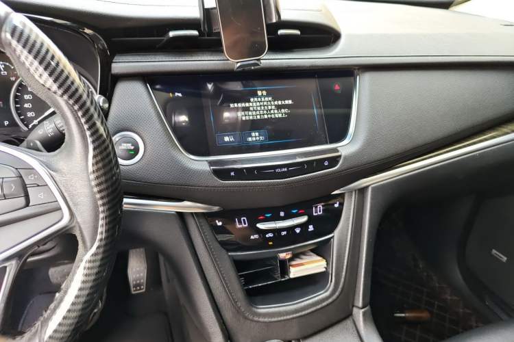 Used Cadillac XT5 2018 25T Luxury Model Audio And AC Panel