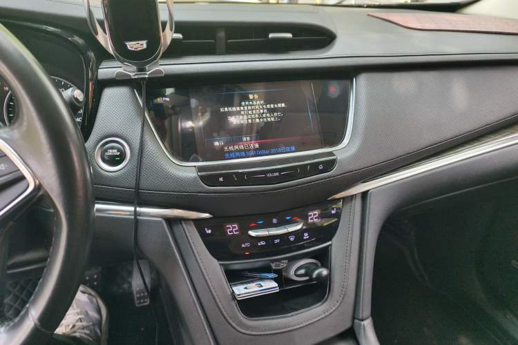 Used Cadillac XT5 2018 25T Luxury Model Audio And AC Panel