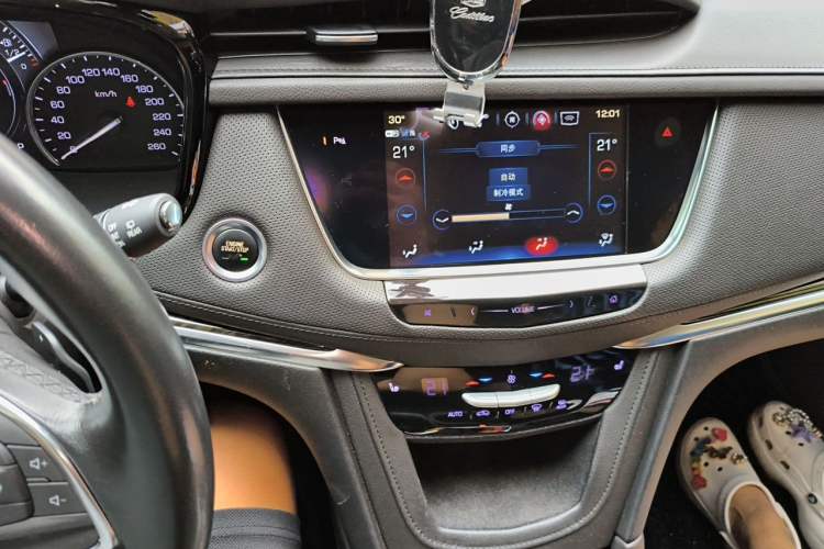 Used Cadillac XT5 2018 28T Four-Wheel Drive Luxury Model Audio And AC Panel