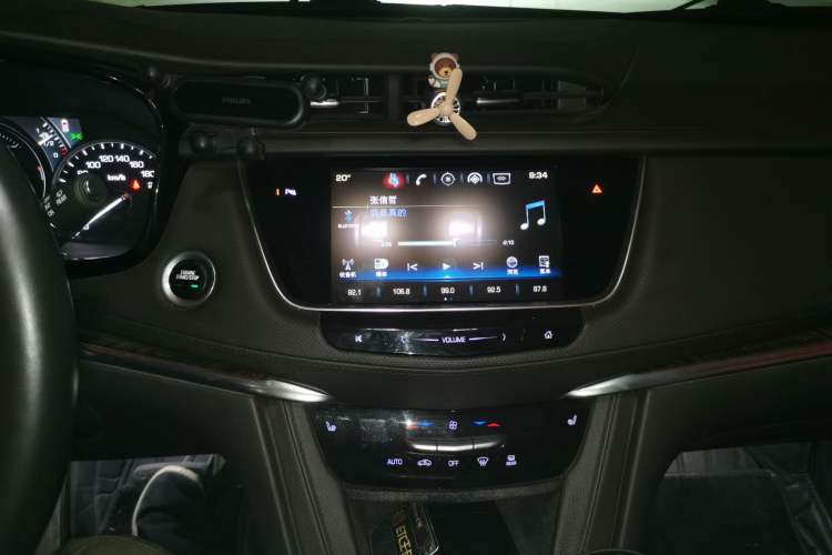 Used Cadillac XT5 2018 25T Luxury Model Audio And AC Panel