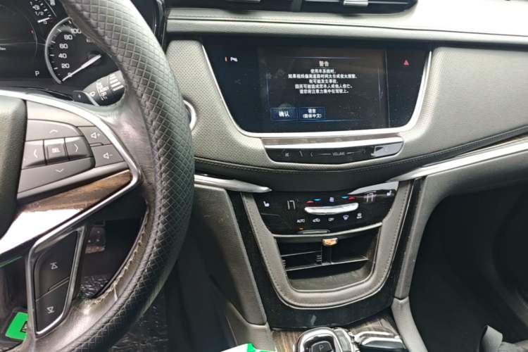 Used Cadillac XT5 2018 25T Luxury Model Audio And AC Panel