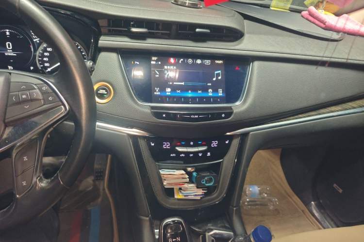 Used Cadillac XT5 2018 25T Luxury Model Audio And AC Panel