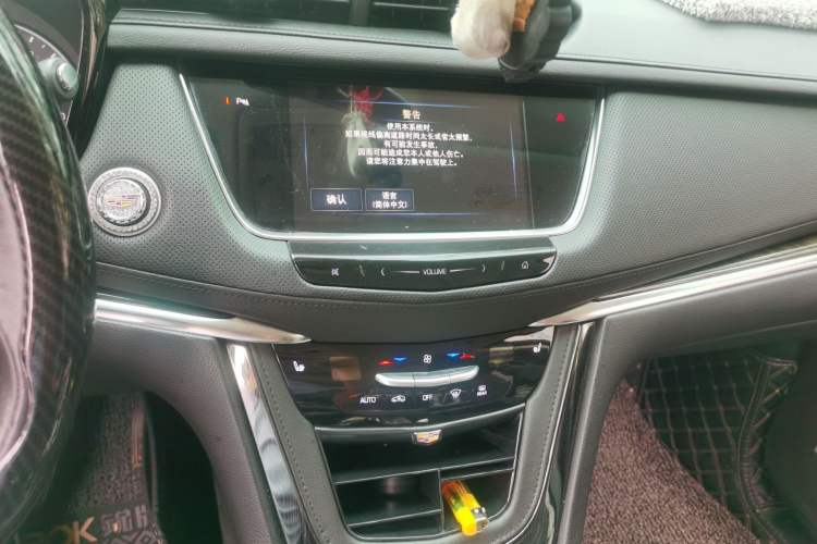 Used Cadillac XT5 2018 25T Luxury Model Audio And AC Panel