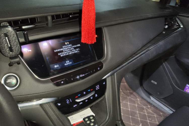 Used Cadillac XT5 2018 25T Luxury Model Audio And AC Panel