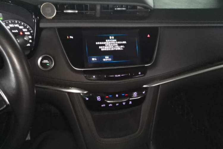 Used Cadillac XT5 2018 25T Luxury Model Audio And AC Panel