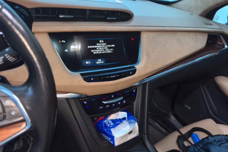 Used Cadillac XT5 2018 28E 4x4 Platinum Edition Audio And AC Panel