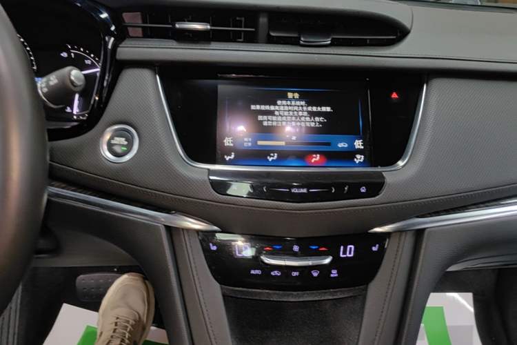 Used Cadillac XT5 2018 28E Four-Wheel Drive Tech Version Audio And AC Panel