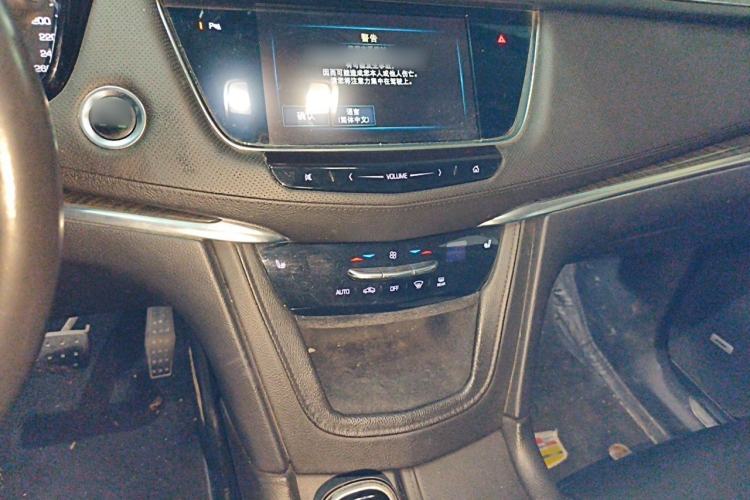 Used Cadillac XT5 2018 25T Luxury Model Audio And AC Panel