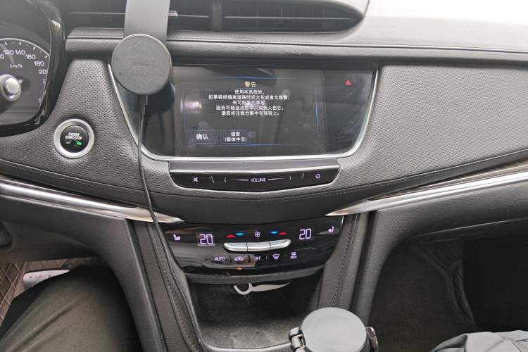 Used Cadillac XT5 2018 25T Luxury Model Audio And AC Panel