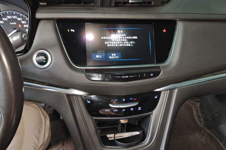 Used Cadillac XT5 2018 25T Luxury Model Audio And AC Panel