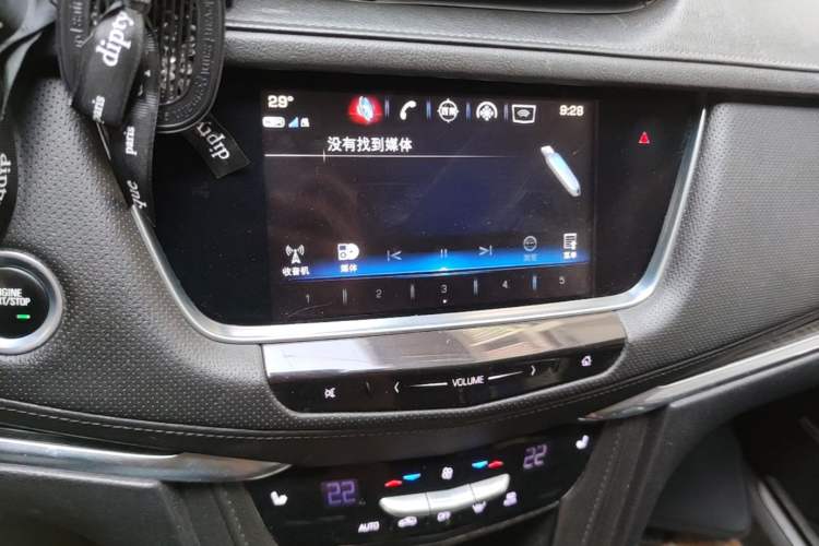 Used Cadillac XT5 2018 25T Luxury Model Audio And AC Panel