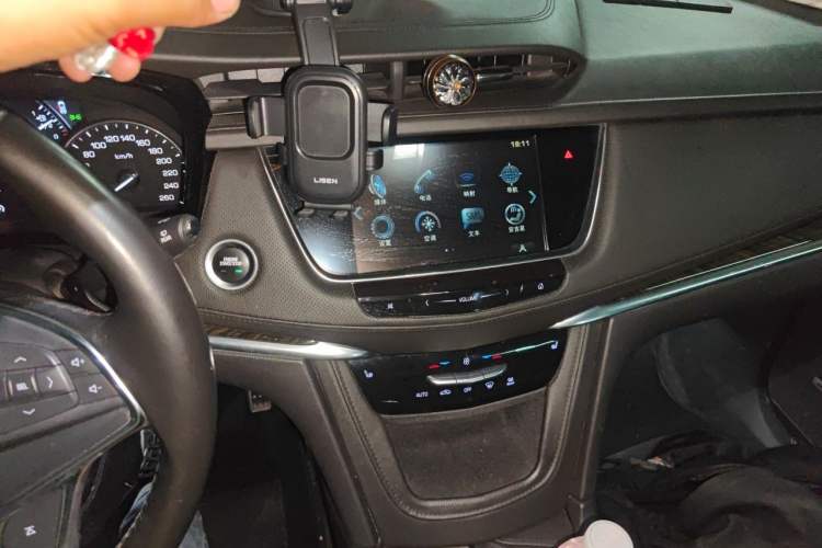 Used Cadillac XT5 2018 28T Four-Wheel Drive Luxury Model Audio And AC Panel