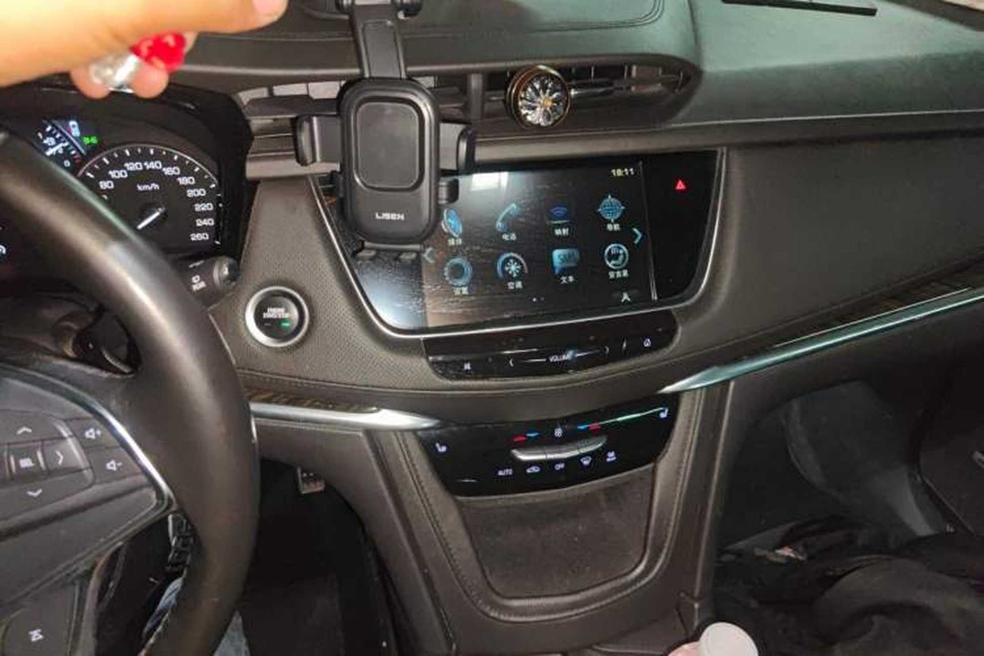Used Cadillac XT5 2018 28T Four-Wheel Drive Luxury Model Audio And AC Panel