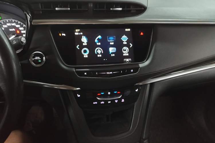 Used Cadillac XT5 2018 25T Luxury Model Audio And AC Panel