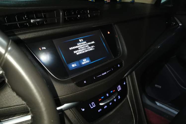 Used Cadillac XT5 2018 28T Four-Wheel Drive Luxury Model Audio And AC Panel