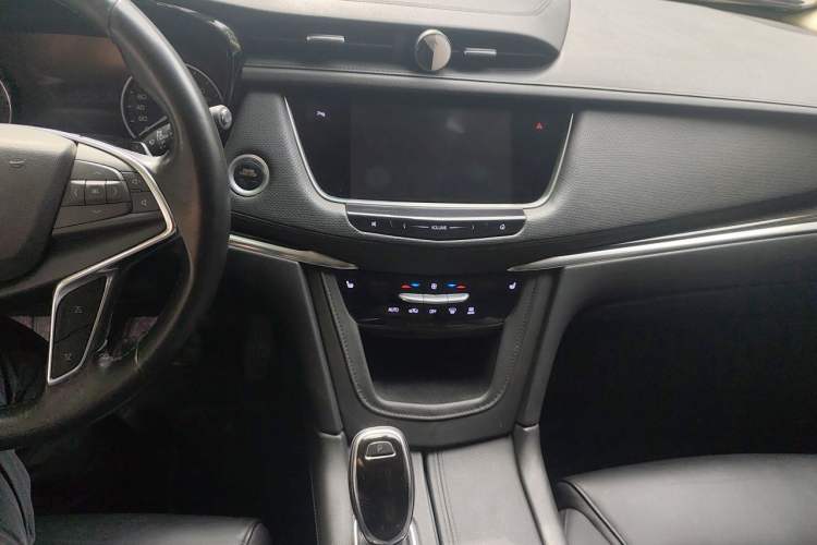 Used Cadillac XT5 2018 25T Luxury Model Audio And AC Panel