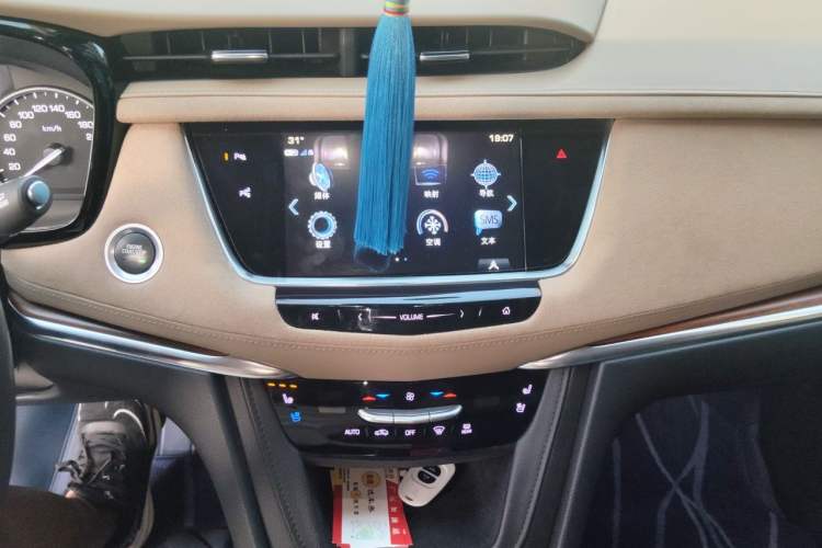 Used Cadillac XT5 2018 28E 4x4 Platinum Edition Audio And AC Panel