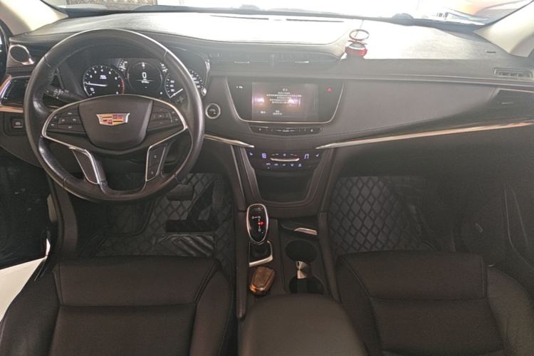 Used Cadillac XT5 2018 28T Four-Wheel Drive Luxury Model Center Console
