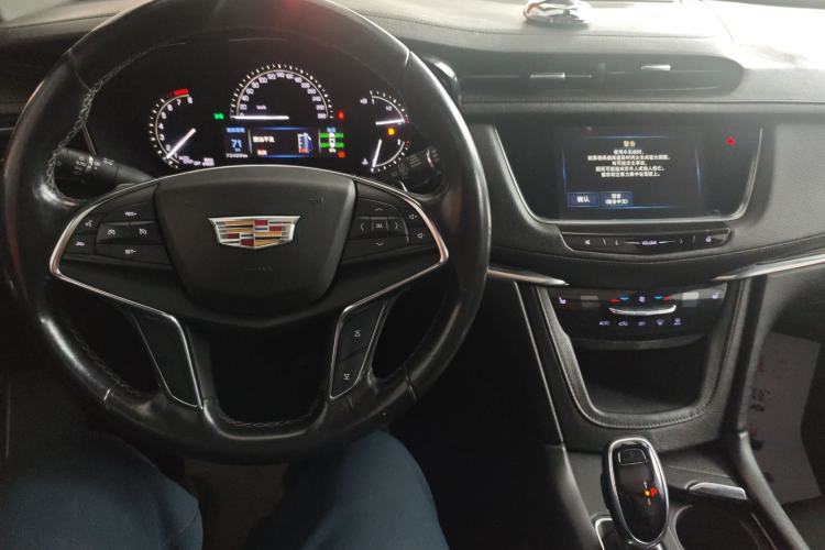 Used Cadillac XT5 2018 28E Four-Wheel Drive Tech Version Center Console