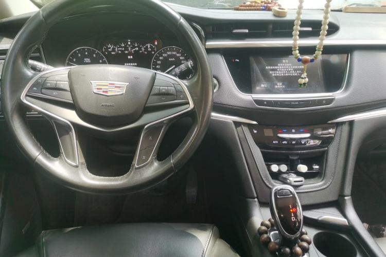 Used Cadillac XT5 2018 25T Luxury Model Center Console