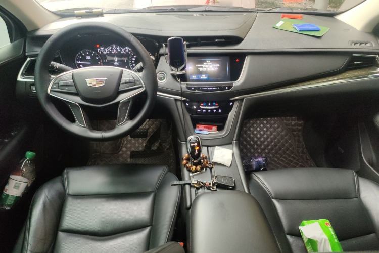 Used Cadillac XT5 2018 25T Luxury Model Center Console