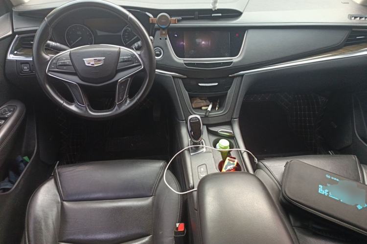 Used Cadillac XT5 2018 25T Luxury Model Center Console