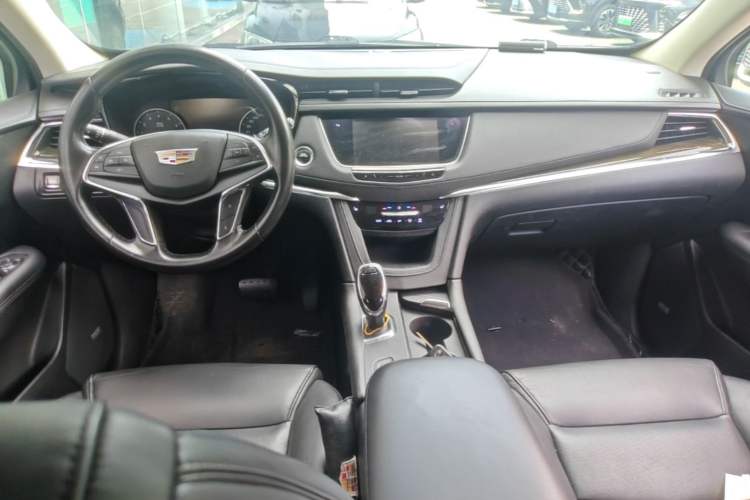Used Cadillac XT5 2018 25T Luxury Model Center Console