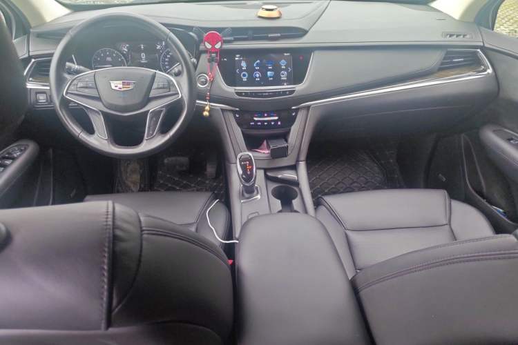 Used Cadillac XT5 2018 25T Luxury Model Center Console