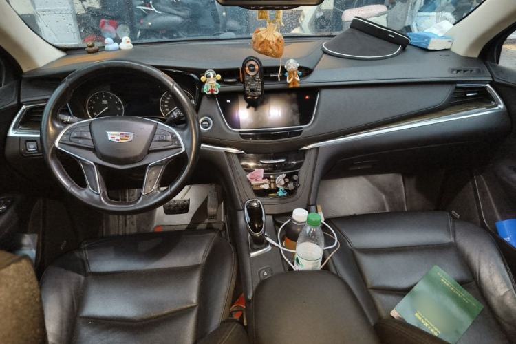 Used Cadillac XT5 2018 25T Luxury Model Center Console