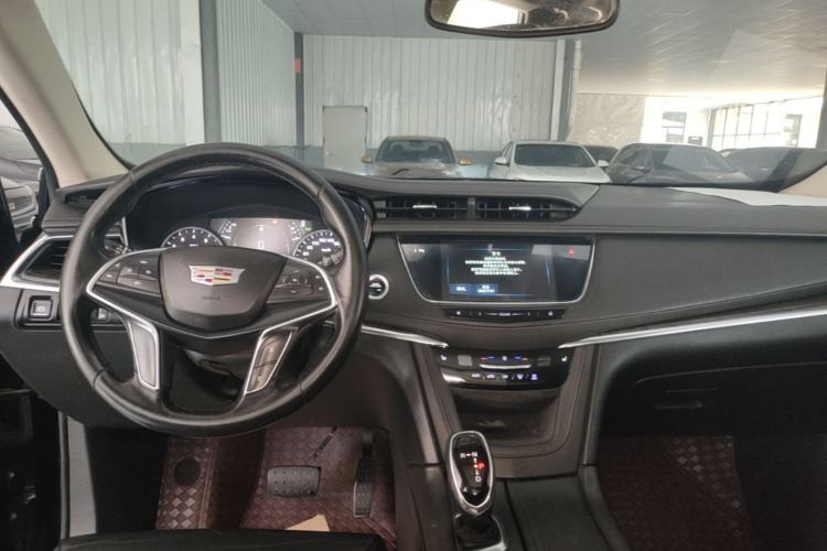Used Cadillac XT5 2018 25T Luxury Model Center Console