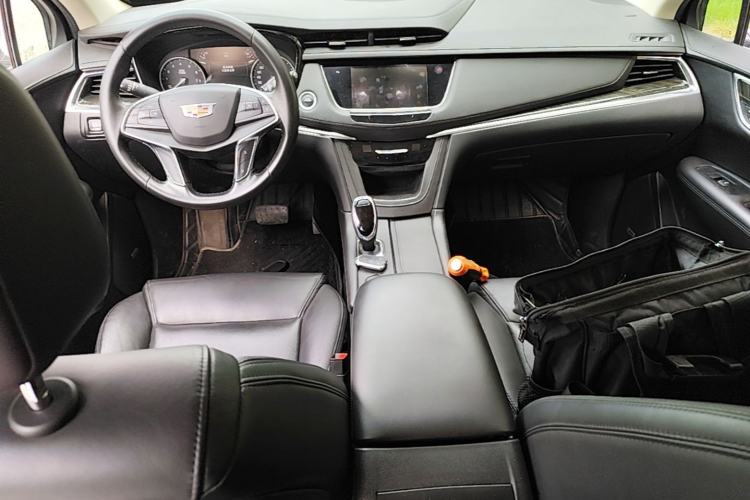 Used Cadillac XT5 2018 25T Luxury Model Center Console