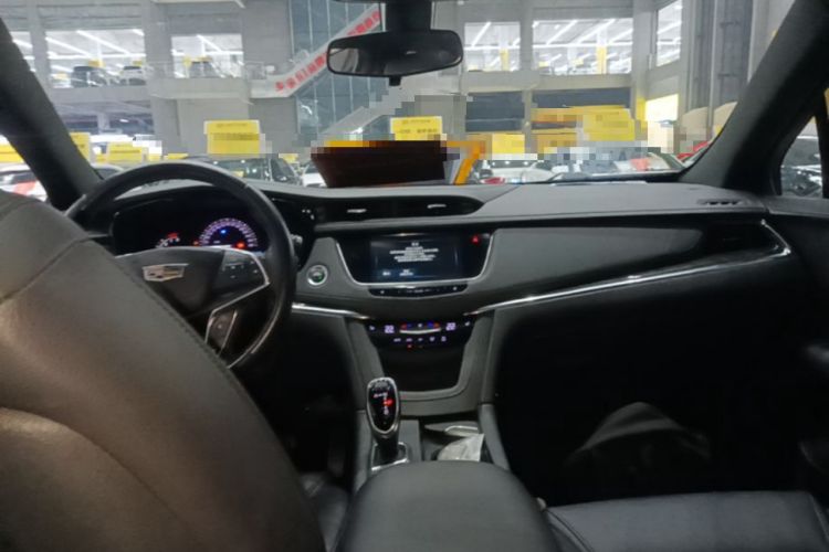 Used Cadillac XT5 2018 28E Four-Wheel Drive Tech Version Center Console