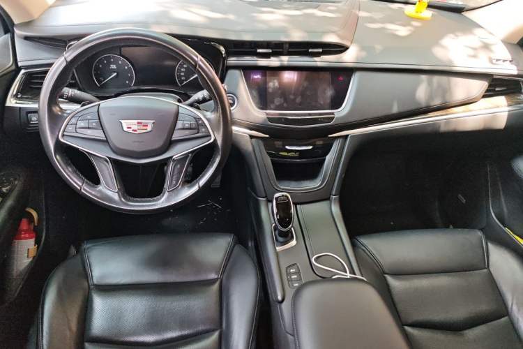 Used Cadillac XT5 2018 28T Four-Wheel Drive Luxury Model Center Console