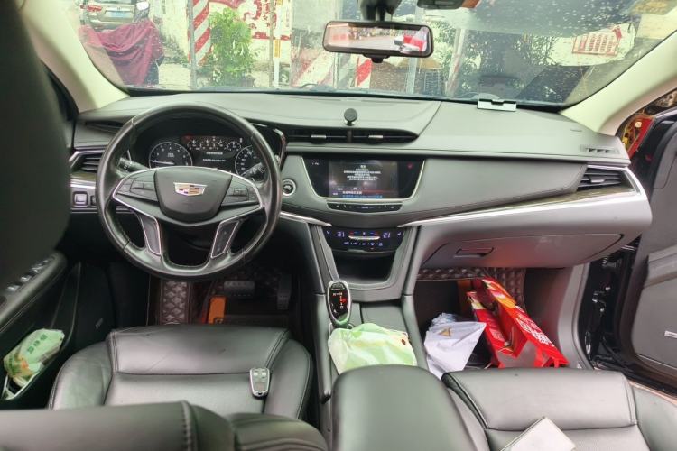 Used Cadillac XT5 2018 25T Luxury Model Center Console