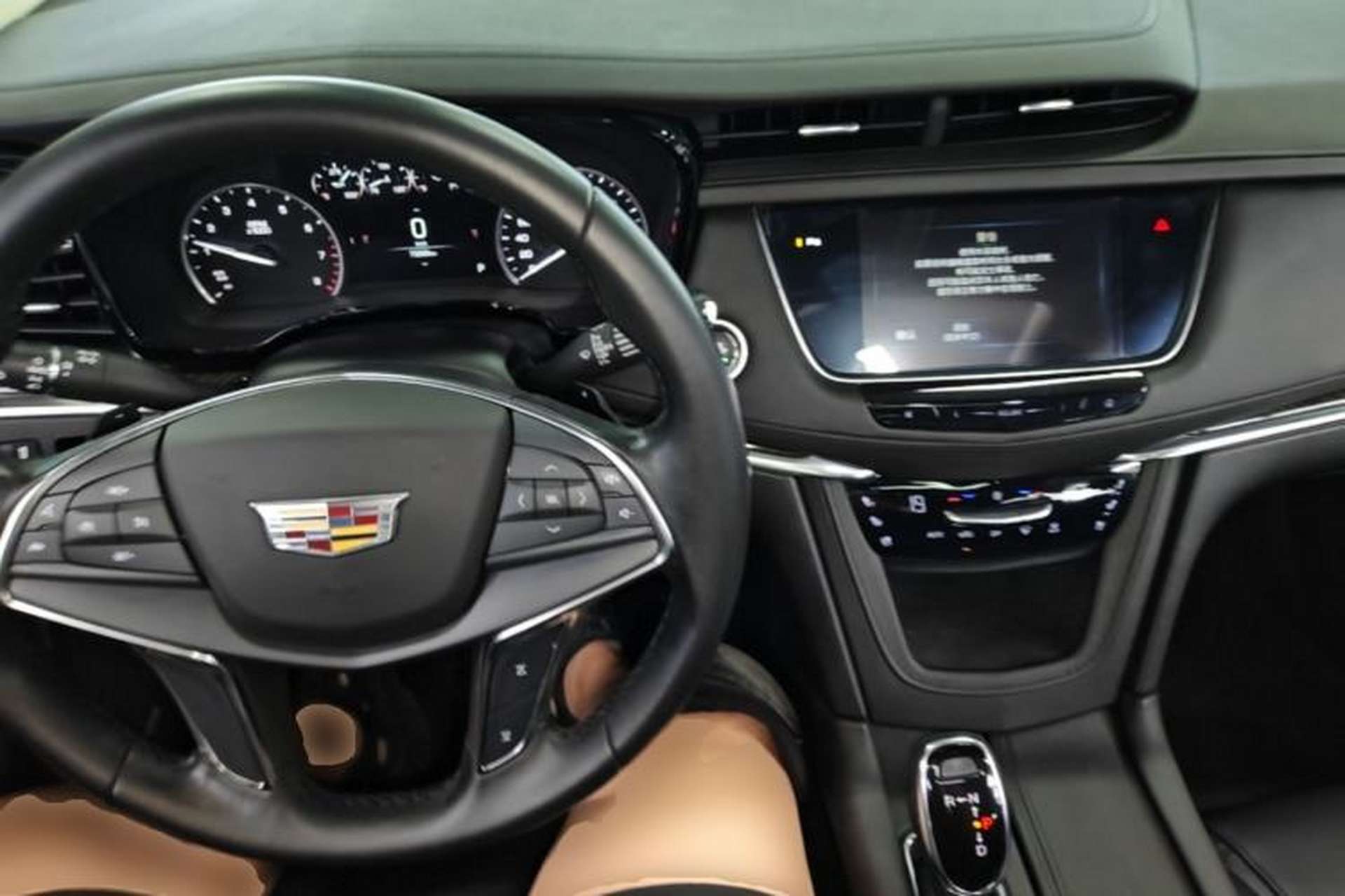 Used Cadillac XT5 2018 28T Four-Wheel Drive Luxury Model Center Console