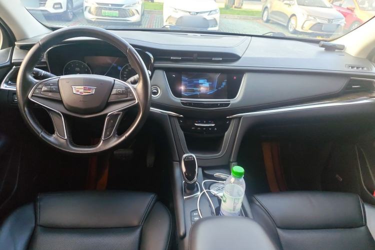 Used Cadillac XT5 2018 28T Four-Wheel Drive Luxury Model Center Console