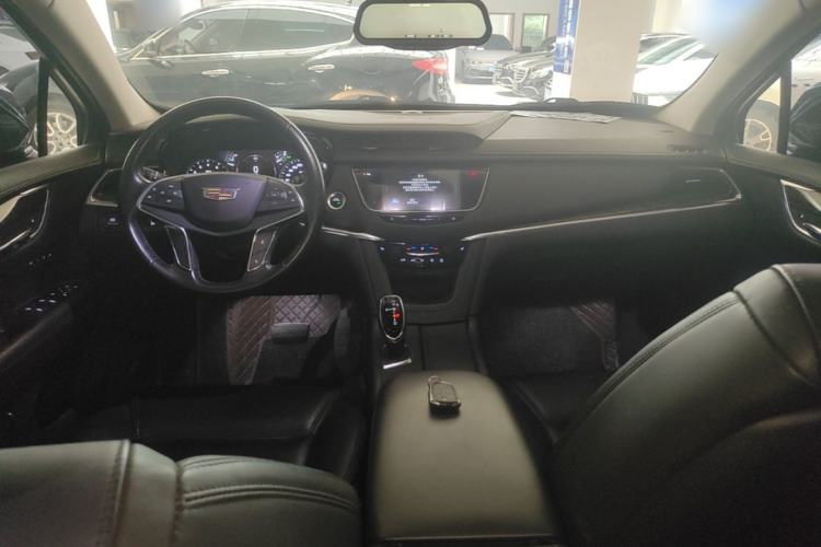Used Cadillac XT5 2018 25T Luxury Model Center Console
