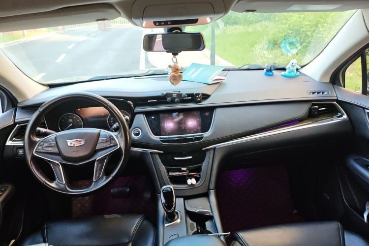 Used Cadillac XT5 2018 25T Luxury Model Center Console