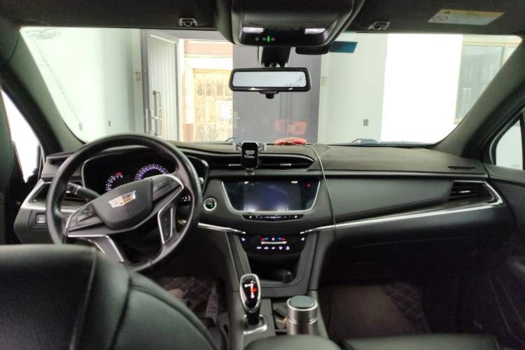 Used Cadillac XT5 2018 28E Four-Wheel Drive Tech Version Center Console
